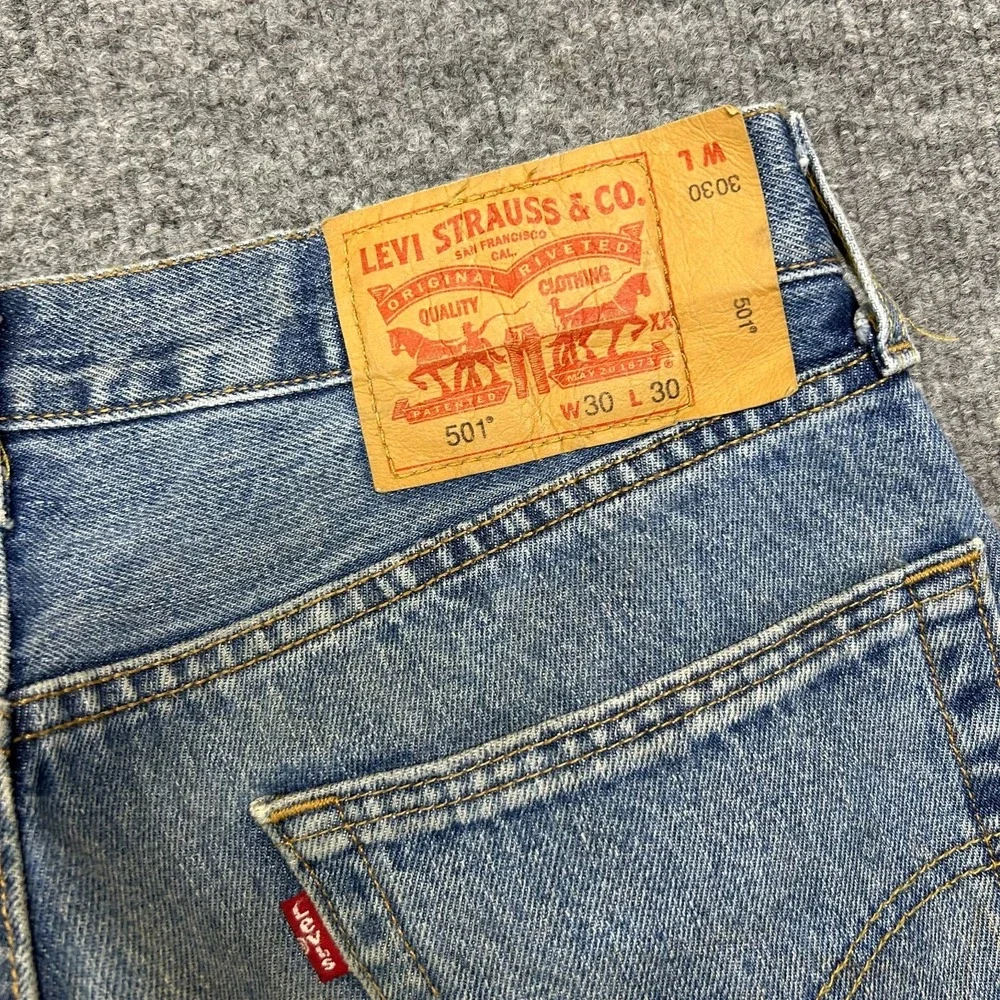 Levi's 501 Jeans Men's Blue Denim Straight‎ Pockets Button Fly Classic - 32X31
